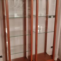 mobile in legno e vetro