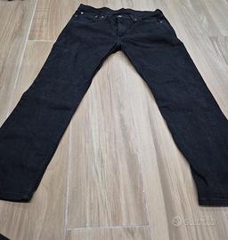 Levis nero
