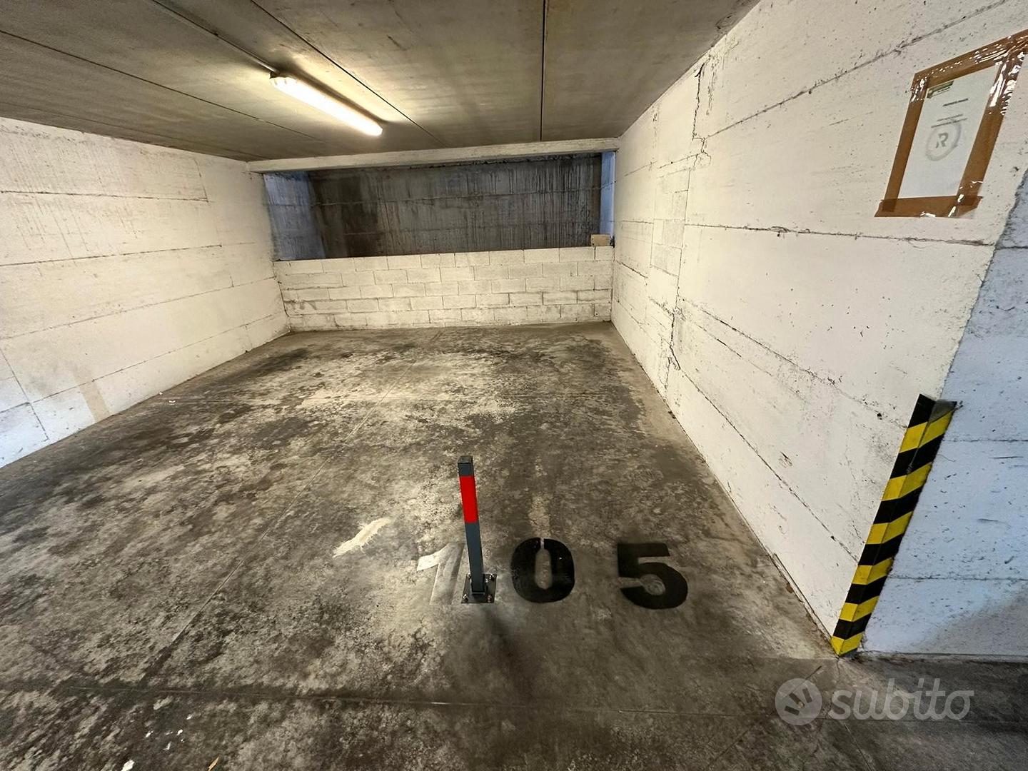 Posti auto coperti - Zona Palombare (Ancona)
