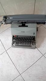 Macchina da scrivere Olivetti 82 diaspron.