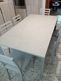 Tavolo moderno allungabile con sedie