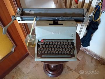 macchina da scrivere olivetti