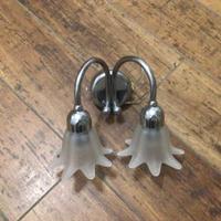 Lampada a parete in metallo e vetro