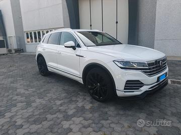 VOLKSWAGEN TOUAREG 3.0 TDI R-LINE