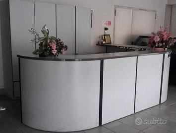 Reception angolare con scrivania interna 3,5+2,2