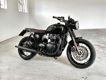 Triumph Bonneville T120 // total black