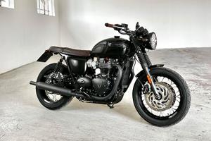 Triumph Bonneville T120 // total black