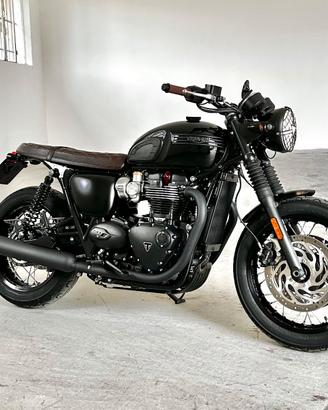 Triumph Bonneville T120 // total black