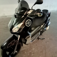 Yamaha X max modello sport