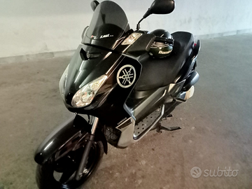 Yamaha X max modello sport