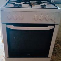 4 fuochi con forno a gas