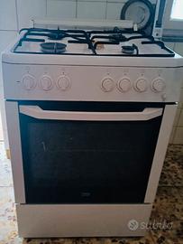 4 fuochi con forno a gas