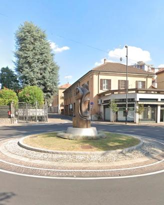 Posto auto coperto con cancello automatico