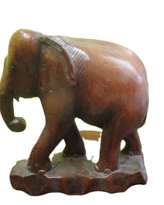 statua vintage di elefante in legno in teak intagl