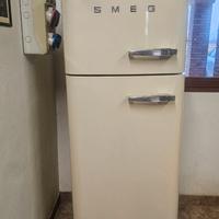 Iconico Smeg FAB30 Panna – Design anni '50