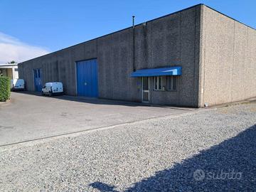 Immobile di 1100 m² con 1 locale a Lodi