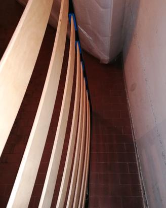 Materasso e rete a doghe in legno