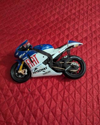 Replica Moto F1 Yamaha Fiat Petronas