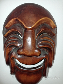 Maschera sorridente etnica