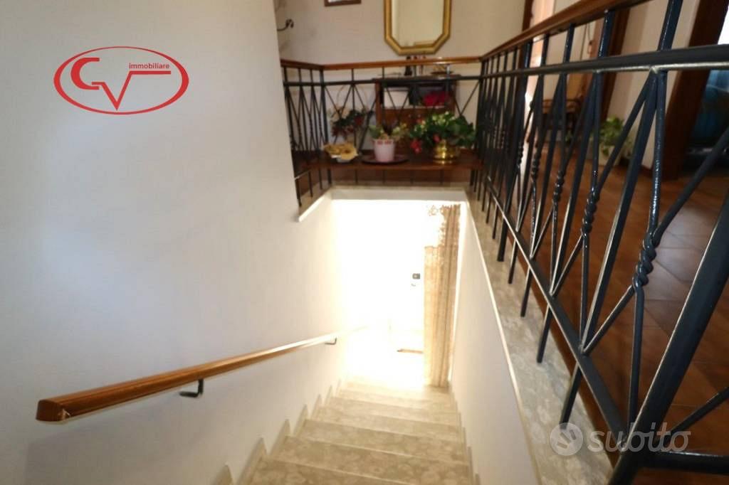 Appartamento di 120 m² con 5 locali a Montevarchi - Vista 2