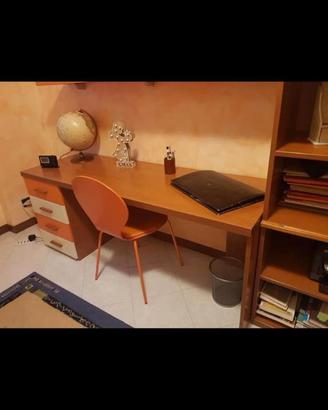 LETTO CON CASSONI, SCRIVANIA CON SEDIA E LIBRERIA