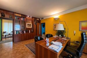 Appartamento in centro con cantina e posto auto