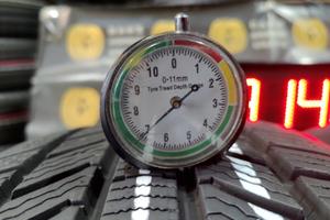 PNEUMATICI INVERNALI 235 60 18 AL 90% CONTINENTAL 