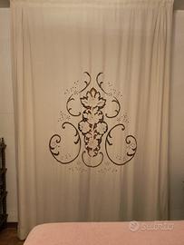 tenda ricamata a mano