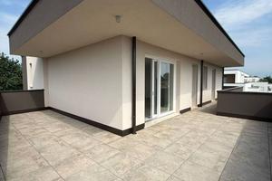 Attico / Mansarda di 150 m² con 4 locali e box aut