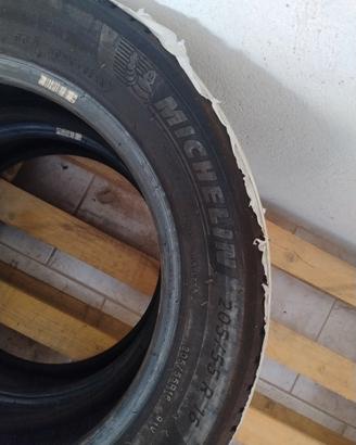 Due gomme Michelin 205/55 R16 