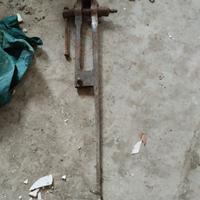 antica morsa in ferro 