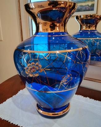 vaso e piatto blu