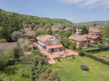 VILLA SINGOLA A RONCIGLIONE