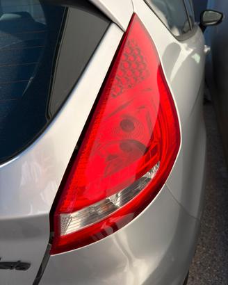 fanale post destro Ford Fiesta mk6 