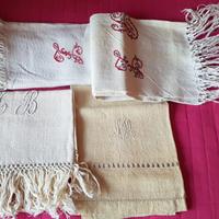 Asciugami vintage ricamati a mano