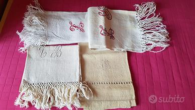 Asciugami vintage ricamati a mano