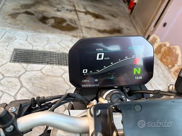 BMW F900R 2023 - solo 1591 km sc project,