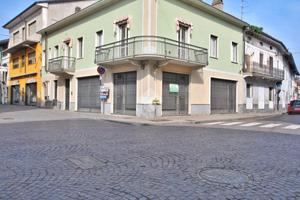 NEGOZIO A TRONZANO VERCELLESE