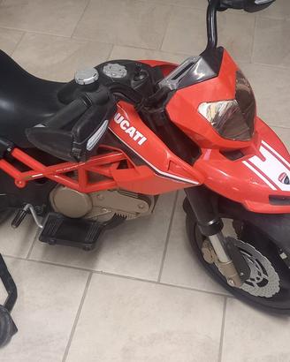 moto ducati peg perego