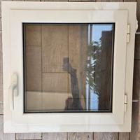 Finestra Quadrata con zanzariera