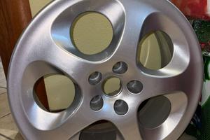 Cerchione in lega da 17’ Alfa Romeo 147 del 2006