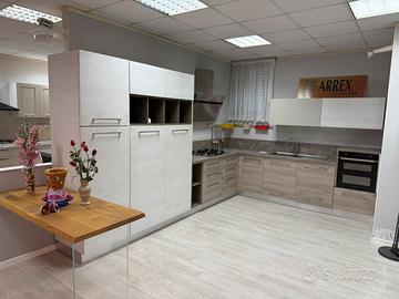 Cucina nuova completa di elettrodomestici