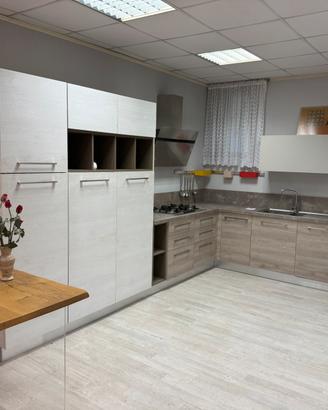 Cucina nuova completa di elettrodomestici