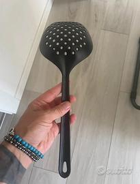 2 utensili mai usati Schiacciapatate e schiumarola