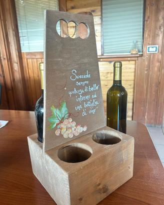 Portabottiglie artigianali in legno.