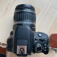 Canon EOS 100D con obiettivo