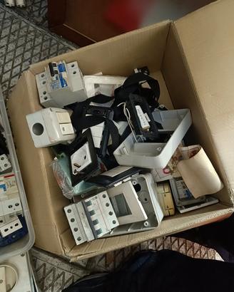 materiale elettrico 