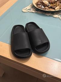 Yeezy Slide Nere Taglia 42/43