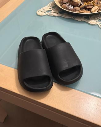 Yeezy Slide Nere Taglia 42/43
