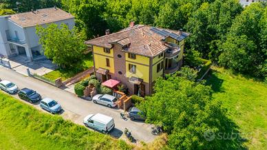 VILLA A SCHIERA CENTRALE A CASTELVETRO DI MODENA